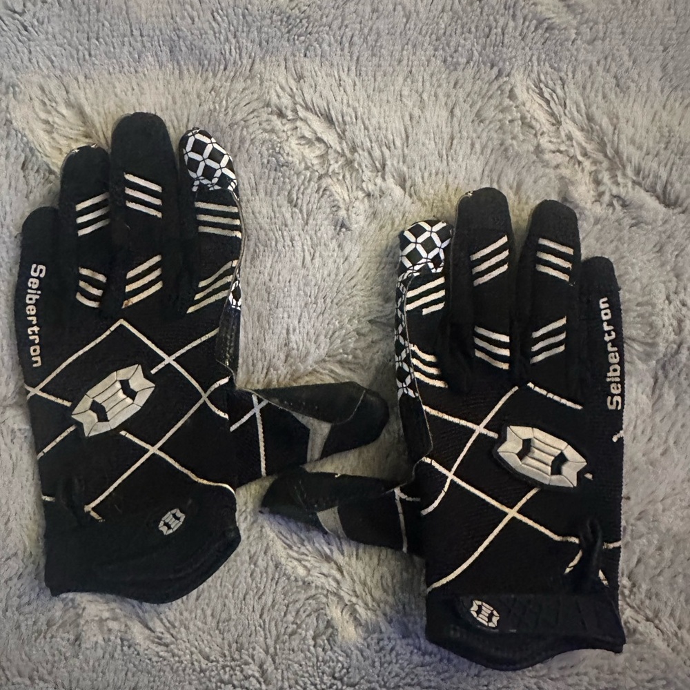 Seibertron Pro 3.0  Football Receiver / Skill Gloves Youth size Large Black